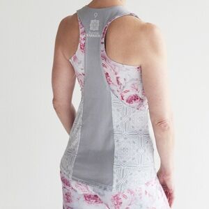 Nube 9 Humble Warrior Peaceful Peony Yoga Tank